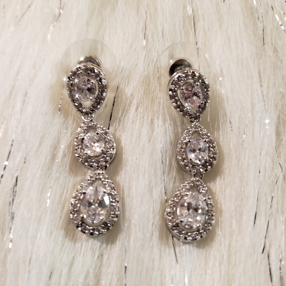 Cubic Zirconia drop earrings - Picture 1 of 3